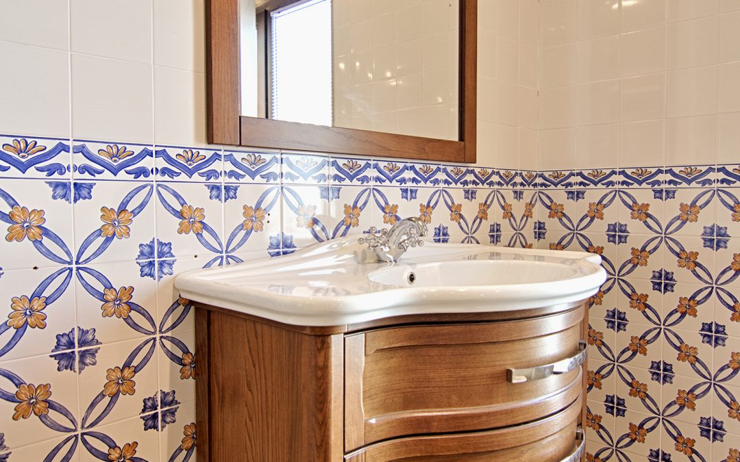 Mirror and cabinet with solid wood sink