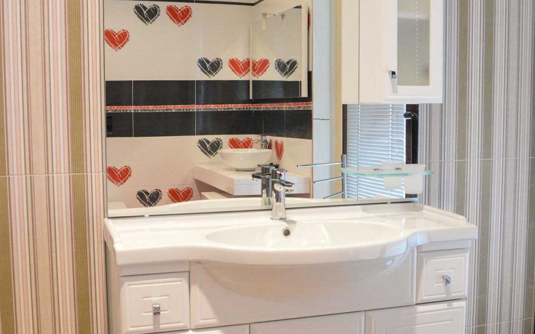 EGO: washbasin with base, mirror and cabinet